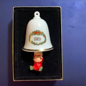 Vintage 1979 Hallmark tree-trimmer collection bell Christmas ornament